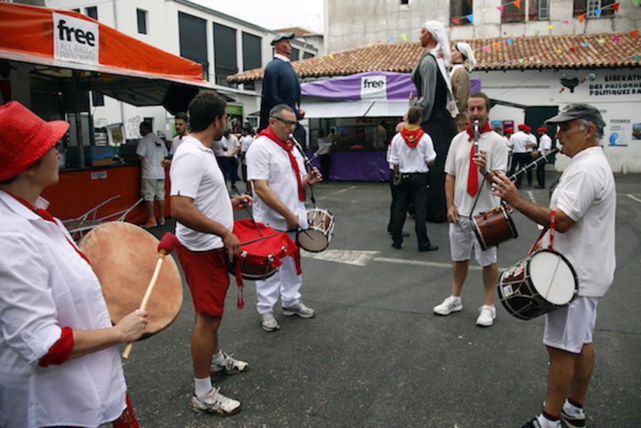 Baionako besten azken eguna iruditan. ©Bob EDME