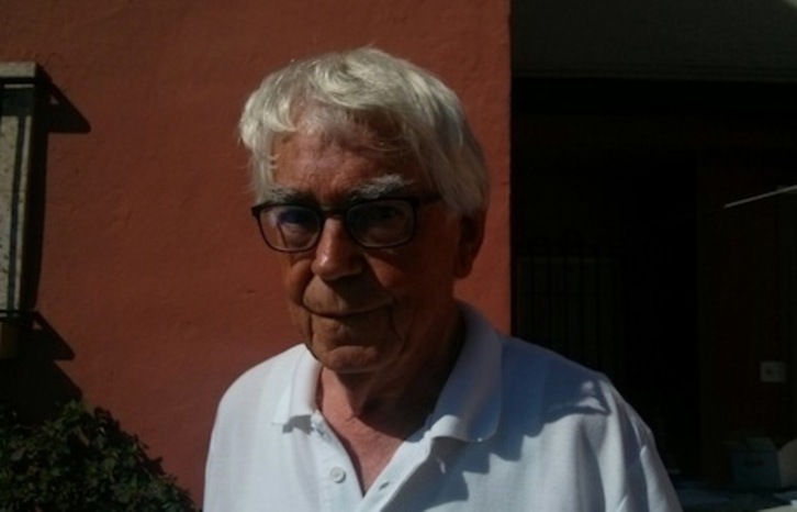 El filólogo y músico Patxi Oroz ha sido el encargado de tirar el txupinazo de Beriain. (Iñaki VIGOR)