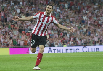 Aduriz tras marcar el tercer gol ante el Dinamo. (Marisol RAMIREZ / ARGAZKI RESS)
