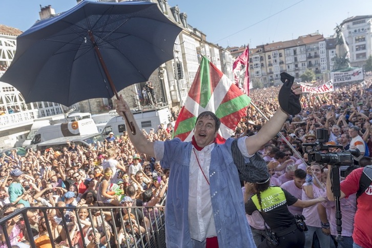 Celedón, tras llegar a la balconada de San Miguel. (Juanan RUIZ/ARGAZKI PRESS)