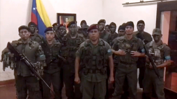 Imagen del vídeo en el que el grupo armado y vestido de militar anuncia el «alzamiento».