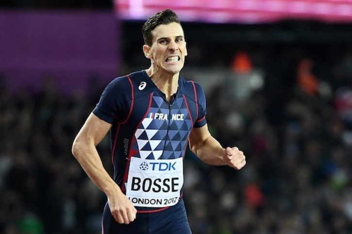 Pierre Bosse hizo un carretón en los 800 con un final explosivo para dejar atrás a los principales favoritos. (Jewel SAMAD/AFP)