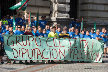 Los trabajadores del grupo CEL se han concentrado ante la sede de la Diputación de Bizkaia. (Monika DEL VALLE / ARGAZKI PRESS)