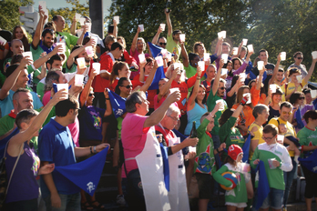 Konpartsetako ordezkariek topa egin dute Bilboko urarekin. (Bilboko Konpartsak)