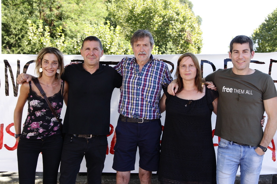 Bateraguneko bostak berriz elkarrekin, aske. (Aritz LOIOLA / ARGAZKI PRESS) Bateraguneko bostak berriz elkarrekin, aske. (Aritz LOIOLA / ARGAZKI PRESS)