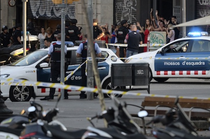 Amplio despliegue policial en Barcelona. (Josep LAGO/AFP)