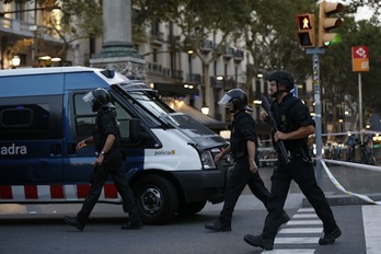 La Policía ha acordonado la zona en la que se ha producido el atropello. (Pau BARRENA/AFP)