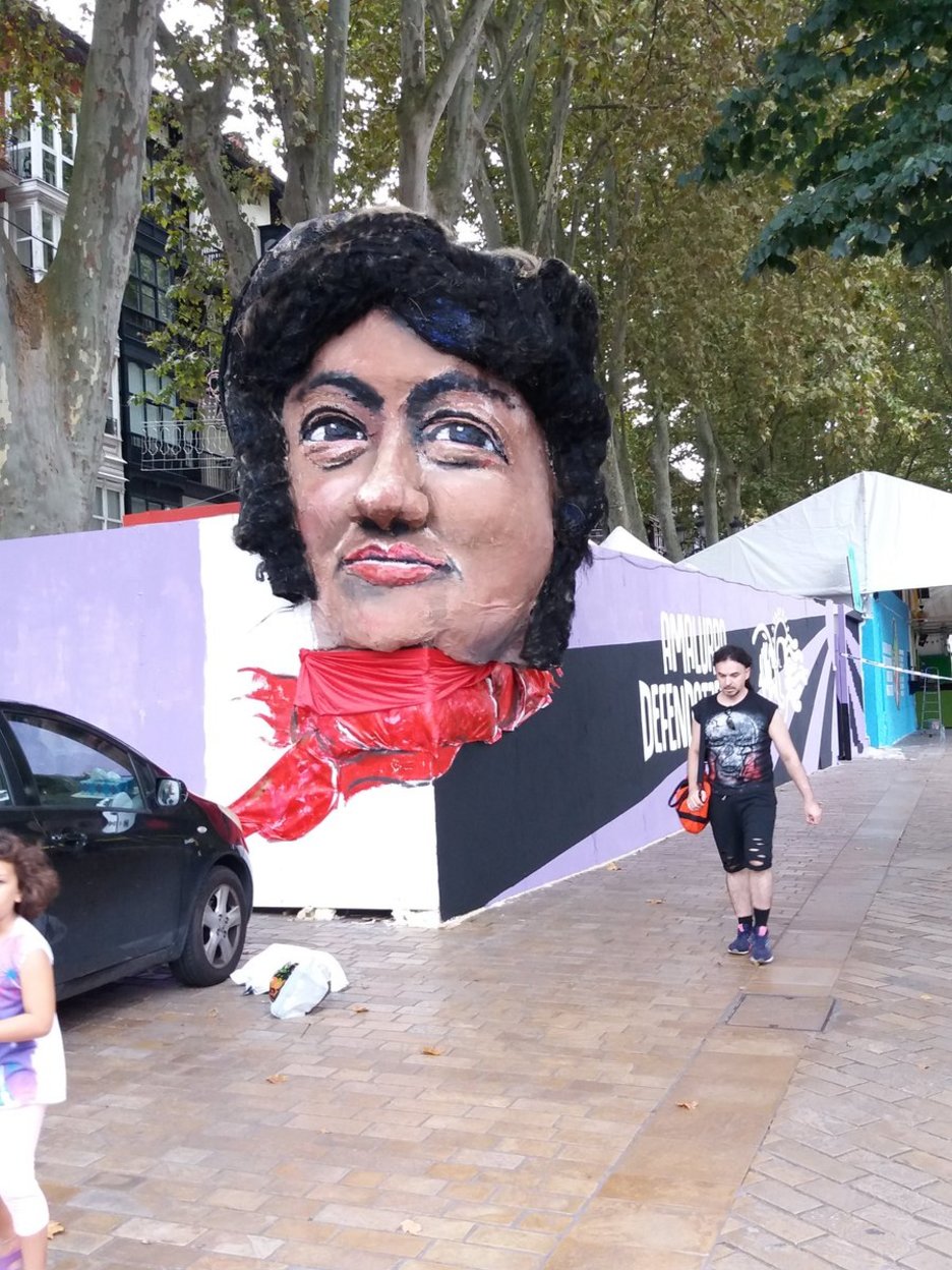 Recuerdo a Berta Caceres en la txosna de Bizizaleak. (@goikodeustu) Recuerdo a Berta Caceres en la txosna de Bizizaleak. (@goikodeustu)