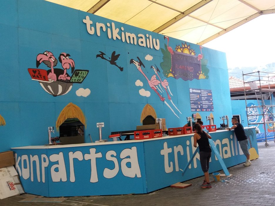 Txosna de la comparsa Trikimailu. (@goikodeustu) Txosna de la comparsa Trikimailu. (@goikodeustu)