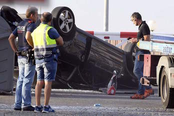 El coche empleado por los yihadistas en Cambrils. (Lluis GENE / AFP)