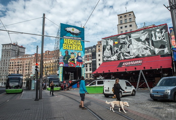 Kaskagorri konpartsaren txosna Arriaga atzekaldean. (ARGAZKI PRESS)