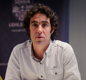 Daniel Olçomendy, maire d'Ostabat et élus communautaires. © Gaizka IROZ