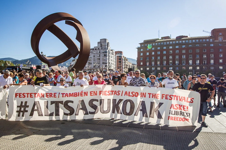 uno de los numerors actos que se están celebrando para mostrar apoyo a los jóvenes de Altsasu. (Aritz LOIOLA / ARGAZKI PRESS)
