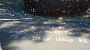 Pintada firmada por la Falange en Artxanda. (@goikodeustu)