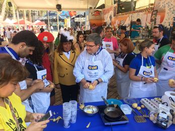 Aburto en el concurso de tortilla de patatas. (Bilboko Udala)