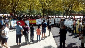 La comunidad islámica de Iruñea ha participado en una concentración «en contra del terrorismo». (@GeroaBai)