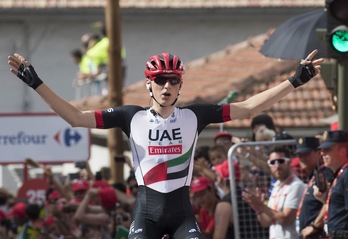 Matej Mohoric celebra su victoria en la séptima etapa de la Vuelta. (Jaime REINA / AFP)