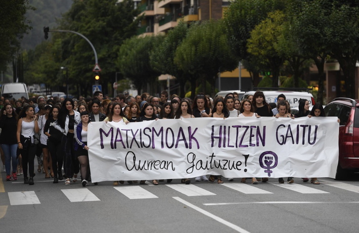 Extremaduran hildako Villabonako emakumearen heriotza salatu dute. (Gorka RUBIO / ARGAZKI PRESS)