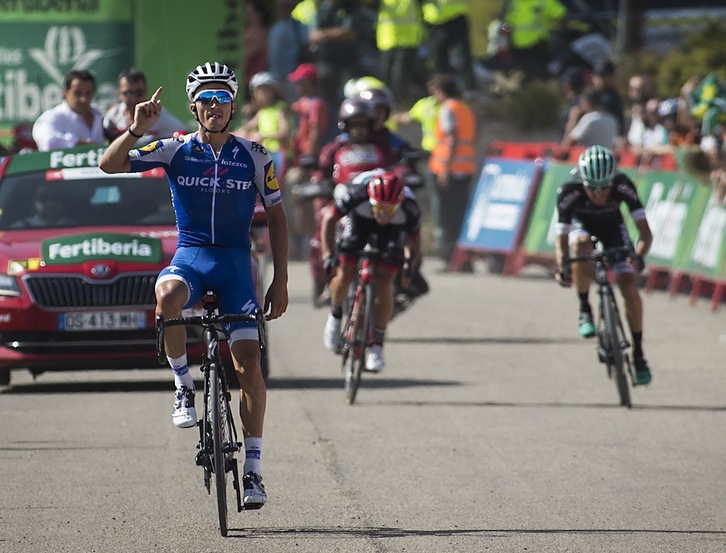 Aise gailendu da Alaphilippe esprintean bere ihesaldi kideen aurrean. (Jaime REINA / AFP)
