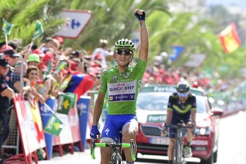 Matteo Trentin se ha impuesto en los últimos metros a José Joaquín Rojas. (José JORDÁN/AFP)