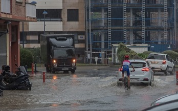 Balsas de agua en Errenteria tras las intensas tormentas. (Andoni CANELLADA/ARGAZKI PRESS)