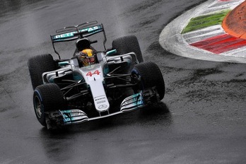 El británico Lewis Hamilton saldrá primero en el GP de Monza. (Andrej ISAKOVIC/AFP)