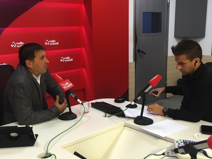 Arnaldo Otegi, durante la entrevista concedida a Radio Euskadi. (@EHBildu)