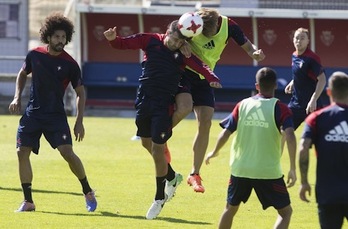 Imagen del entrenamiento de los rojillos en Taxoare. (OSASUNA)