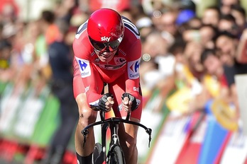 Chris Froome, llegando a la meta de Logroño. (José JORDÁN/AFP PHOTO)