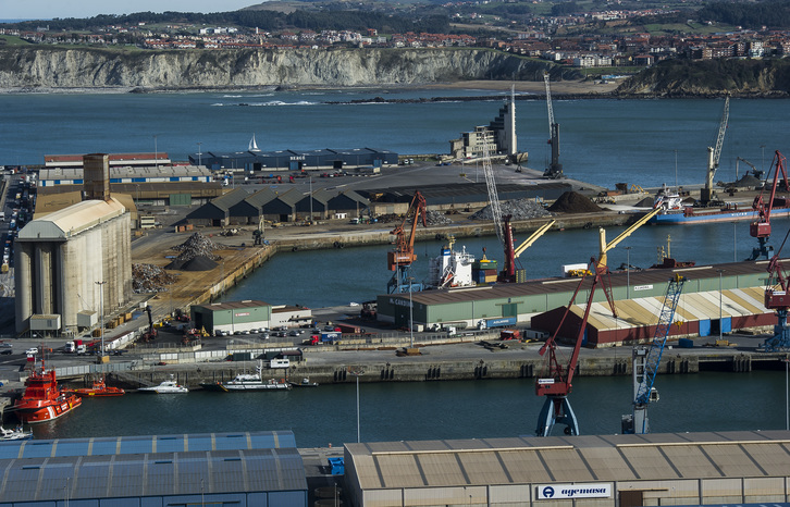 Puerto de Bilbo. (Luis JAUREGIALTZO / FOKU)