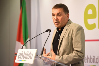 Arnaldo Otegi en su comparecencia en Donostia. Jon URBE | ARGAZKI PRESS