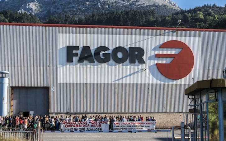 Concentración de los trabajadores de Edesa Industrial en Garagartza. (Gorka RUBIO/ARGAZKI PRESS)
