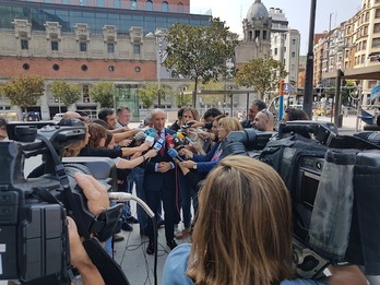 Josu Erkoreka, portavoz del Gobierno de Lakua, ha atendido a los medios en Bilbo. (IREKIA)