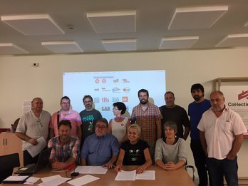 Firma del manifiesto sindical a favor del proceso catalán, que cuenta con el apoyo de ELA, LAB, ESK y Steilas. (@labsindikatua)