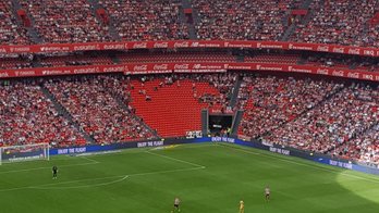 Protesta de ICHH dejando vacía la grada durant el partido ante el Girona. (@ICHHarmaila)