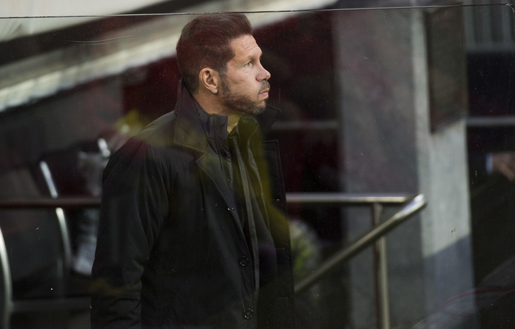 Simeone en San Mamés. (Luis JAUREGIALTZO / ARGAZKI PRESS)