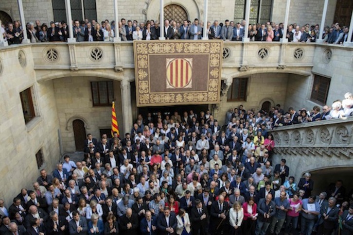 Los alcaldes perseguidos por su apoyo al 1-O, el pasado sábado en Barcelona. (Josep LAGO/AFP)