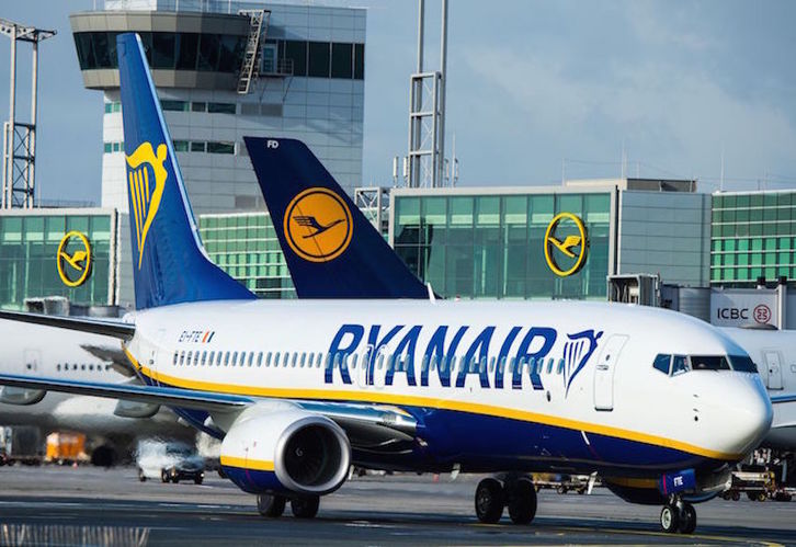 Los tripulantes de cabina de Ryanair llaman a la huelga el 25 y 26 de julio. (Andres ARNOLD/AFP)