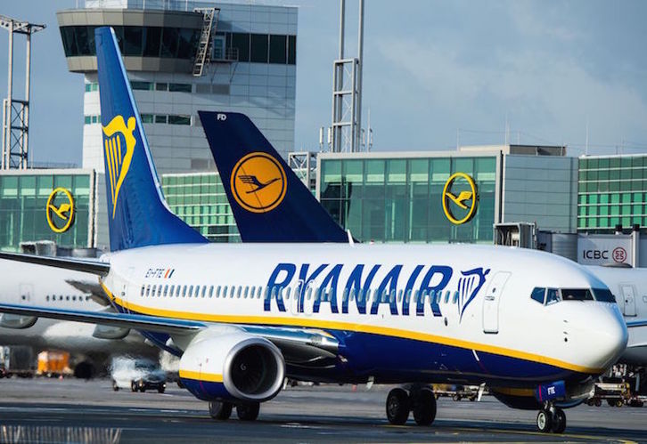 El incidente aéreo ocurrido en Nafarroa fue protagonizado por dos aviones de Ryanair. (Andres ARNOLD/AFP)