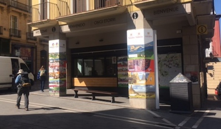 Oficina de Turismo en la plaza Consistorial de Iruñea.