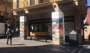 Oficina de Turismo en la plaza Consistorial de Iruñea.