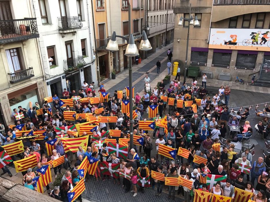 Movilización frente al Ayuntamiento de Durango. (EH Bildu Durango) Movilización frente al Ayuntamiento de Durango. (EH Bildu Durango)