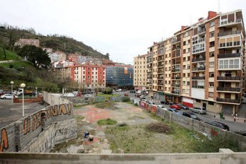 El solar en el que se ubicaba el gaztetxe de Kukutza. (@N_de_Nandu)