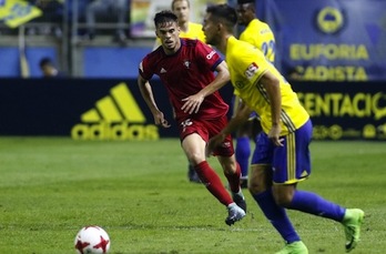 Miguel Díaz, en su debut rojillo ante el Cádiz. (OSASUNA)
