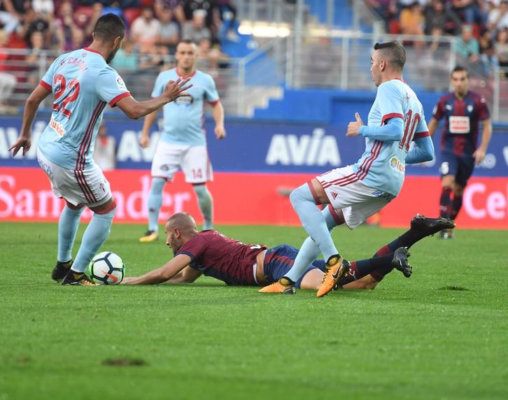 Eibar y Celta, en un encuentro anterior. (Jon URBE/ARGAZKI PRESS)