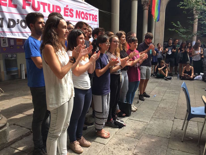 Comparecencia de los universitarios. (Ramón Sola)