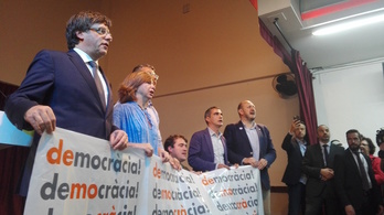 Puigdemont y Borràs junto a otros cargos del PDeCAT.