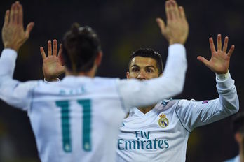 Bale y Cristiano Ronaldo, protagonistas de la victoria del Madrid en Dortmund. (Patrik STOLLARZ / AFP)