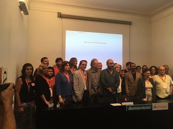 Rueda de prensa de la comunidad educativa para presentar Escoles Obertes. (ÒMNIUM)