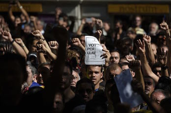 Movilización tras las detenciones de altos cargos del Govern. (LLUIS GENE / AFP)